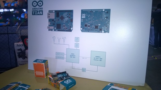 Info-Bild zum Arduino Tian auf dem Stand von Arduino S.r.l. (Foto: Alexander Merz/Golem.de)